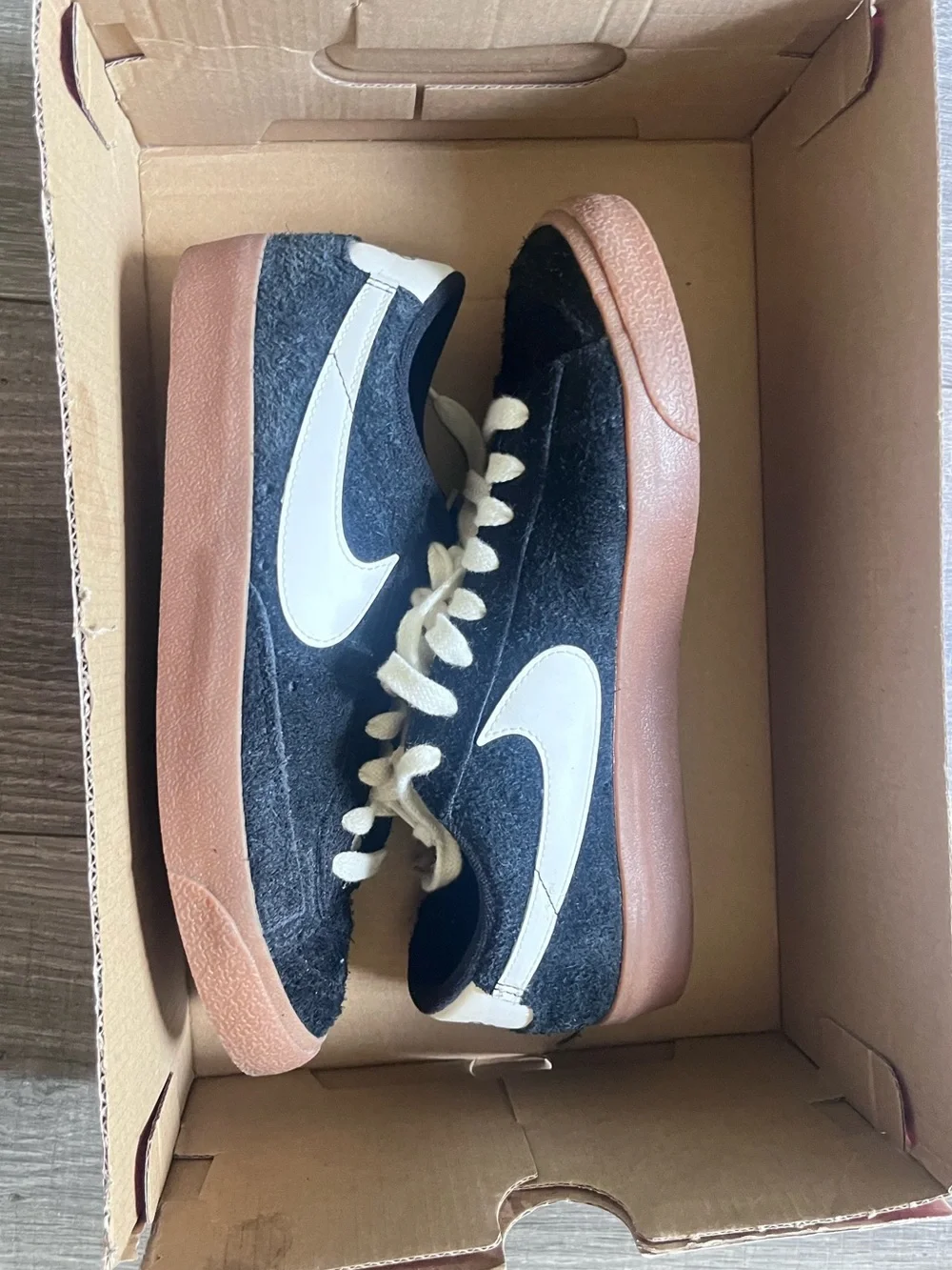 Nike nwt low